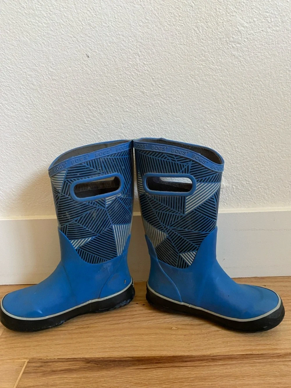 Size 12 kids Bogs waterproof boots